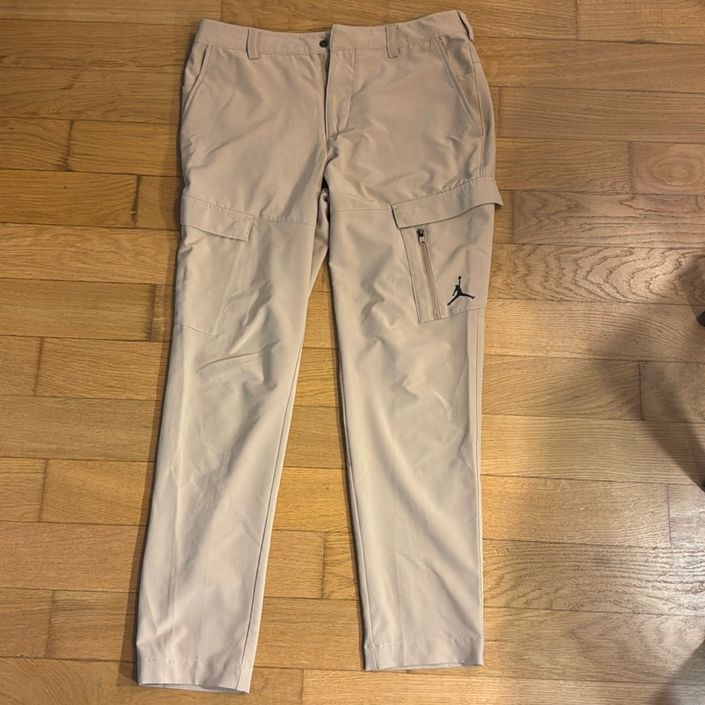 Air Jordan men’s cargo pants. 32x32